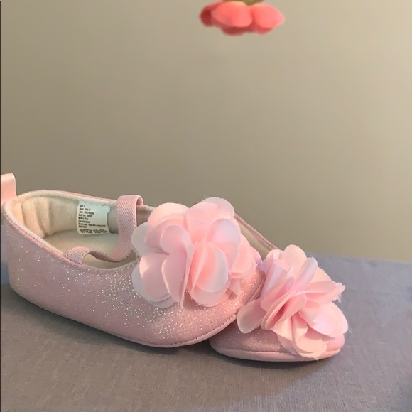 Pink shimmery baby shoes. - Picture 5 of 5